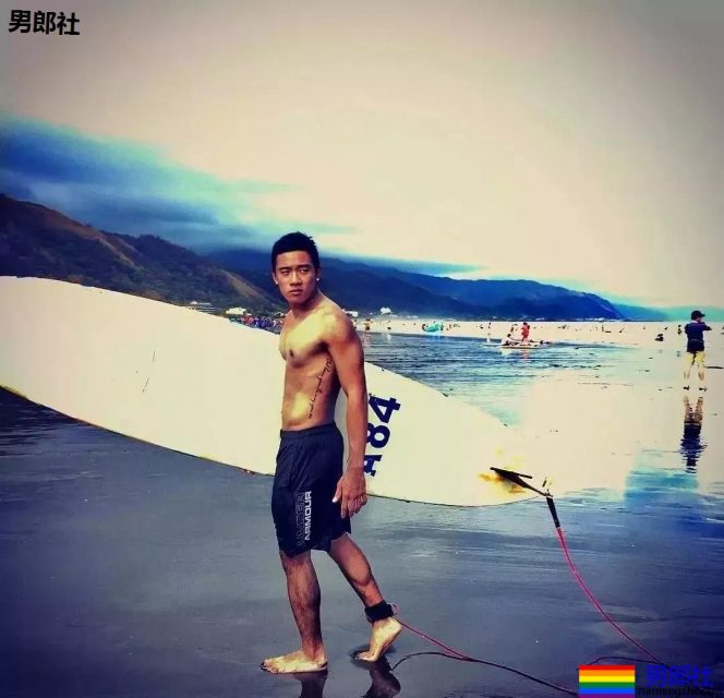 撩衣服秀肌肉的健身教练终于扒到了! - 51虹马 撩衣服秀肌肉的健身教练终于扒到了! - 51虹马