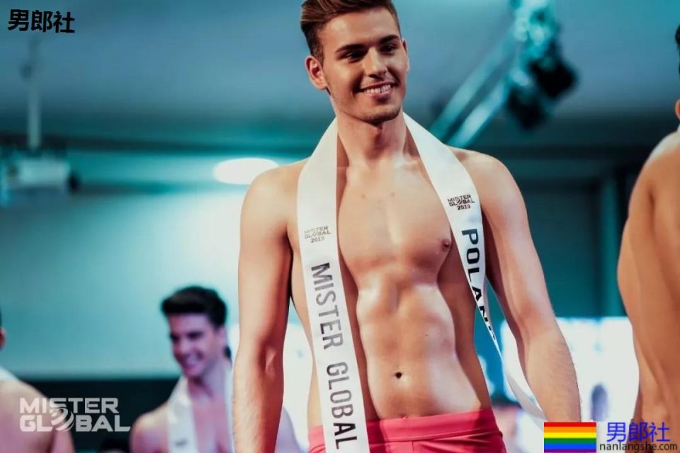 筋肉盛筵！长腿大鼻子男模刷爆票圈，荷尔蒙肌肉小哥让你挑花眼！ - 51虹马