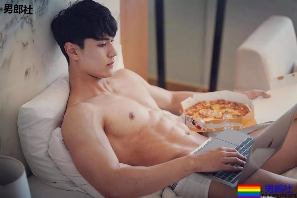 筋肉盛筵！长腿大鼻子男模刷爆票圈，荷尔蒙肌肉小哥让你挑花眼！ - 51虹马