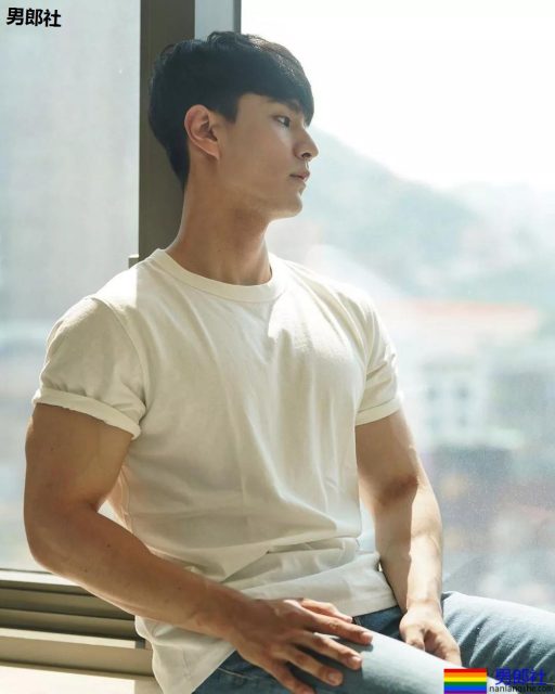 筋肉盛筵！长腿大鼻子男模刷爆票圈，荷尔蒙肌肉小哥让你挑花眼！ - 51虹马