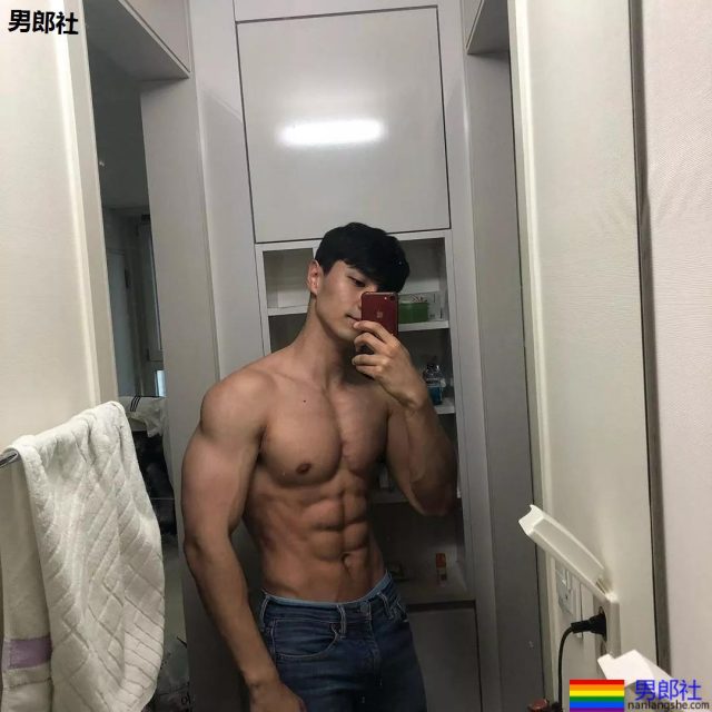 筋肉盛筵！长腿大鼻子男模刷爆票圈，荷尔蒙肌肉小哥让你挑花眼！ - 51虹马