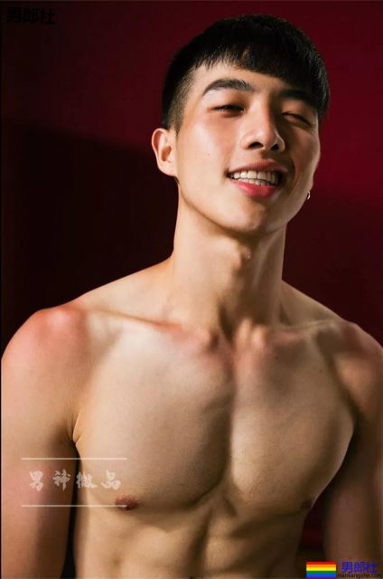 白净斯文高大的打庄肌体育生，是初恋般的感觉！ - 51虹马