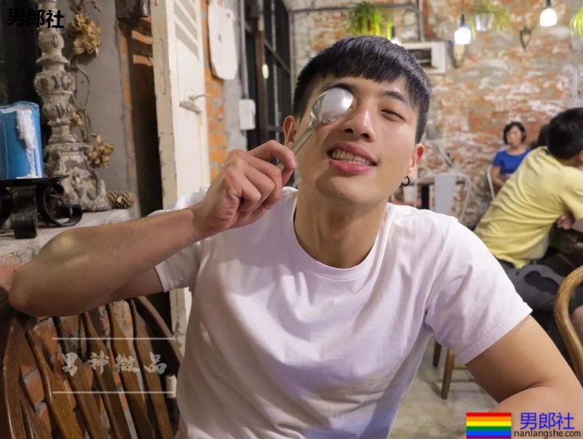 白净斯文高大的打庄肌体育生，是初恋般的感觉！ - 51虹马