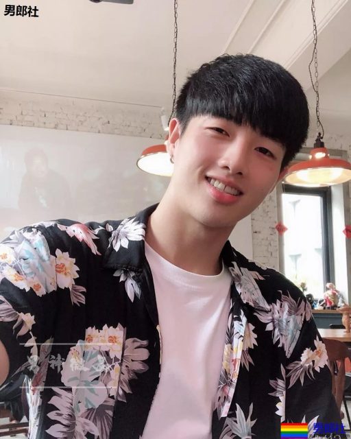 白净斯文高大的打庄肌体育生，是初恋般的感觉！ - 51虹马