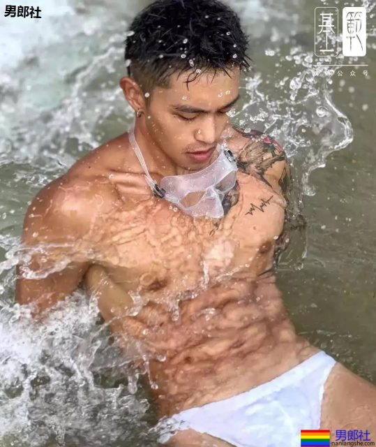 纹身 | 花臂大肌拍大片！浴室湿身包很大！-51虹马