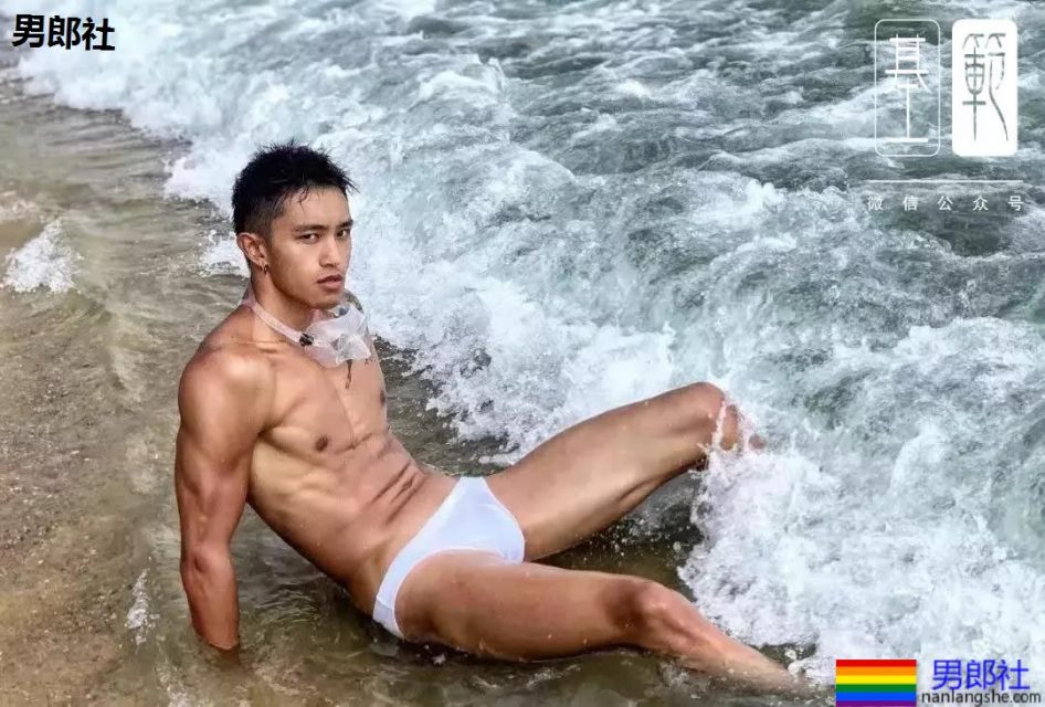 纹身 | 花臂大肌拍大片！浴室湿身包很大！ - 51虹马