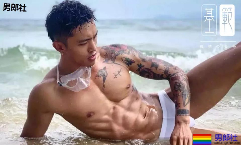 纹身 | 花臂大肌拍大片！浴室湿身包很大！ - 51虹马