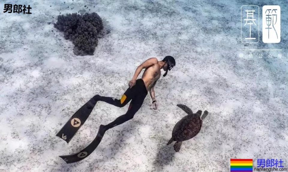 纹身 | 花臂大肌拍大片！浴室湿身包很大！ - 51虹马