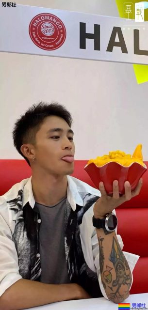 纹身 | 花臂大肌拍大片！浴室湿身包很大！ - 51虹马