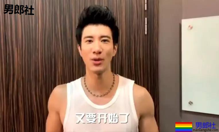 萧亚轩小男友黄皓发泳池照，难怪萧亚轩这么爱他 - 51虹马