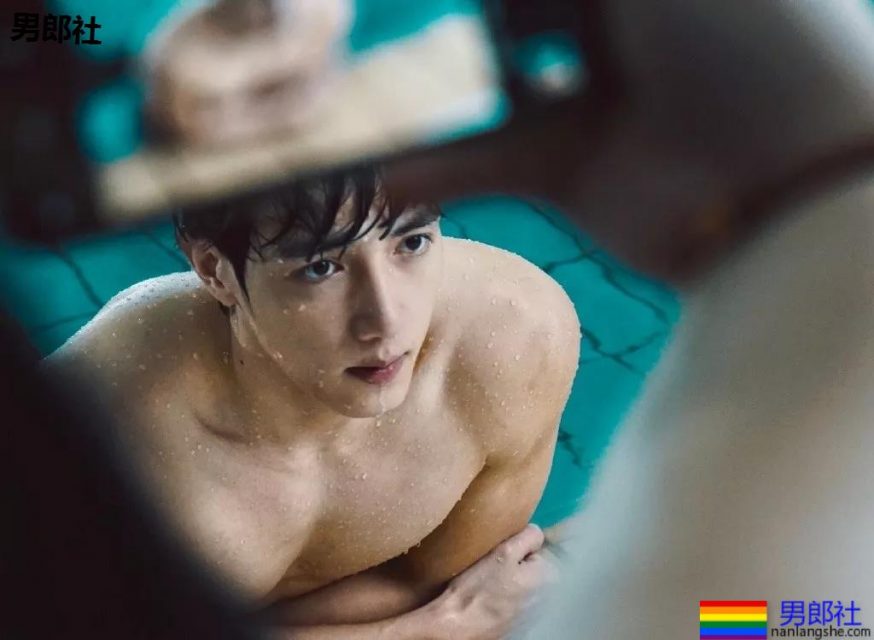 萧亚轩小男友黄皓发泳池照，难怪萧亚轩这么爱他 - 51虹马