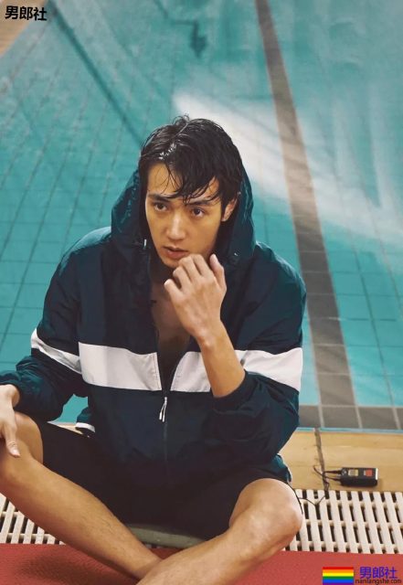 萧亚轩小男友黄皓发泳池照，难怪萧亚轩这么爱他 - 51虹马