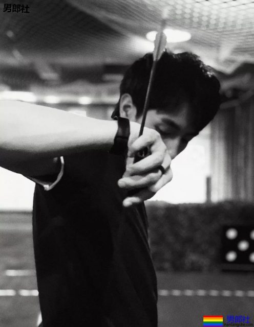 萧亚轩小男友黄皓发泳池照，难怪萧亚轩这么爱他 - 51虹马