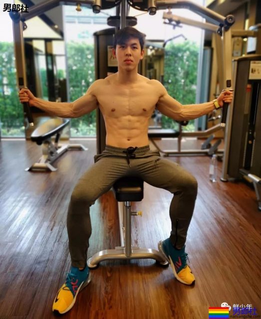 后台穿小裤裤现场流出,下海拍片? - 51虹马 后台穿小裤裤现场流出,下海拍片? - 51虹马