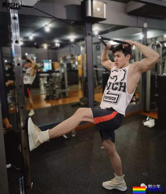 后台穿小裤裤现场流出,下海拍片? - 51虹马 后台穿小裤裤现场流出,下海拍片? - 51虹马