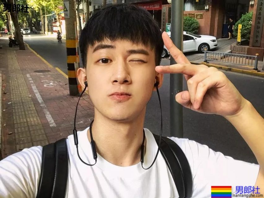 阳光又甜帅，这个小奶狗真是太阔耐了！ - 51虹马