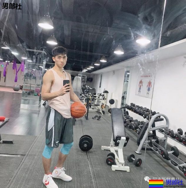 西安体院00后帅哥：193CM的校草级篮球体育生 - 51虹马