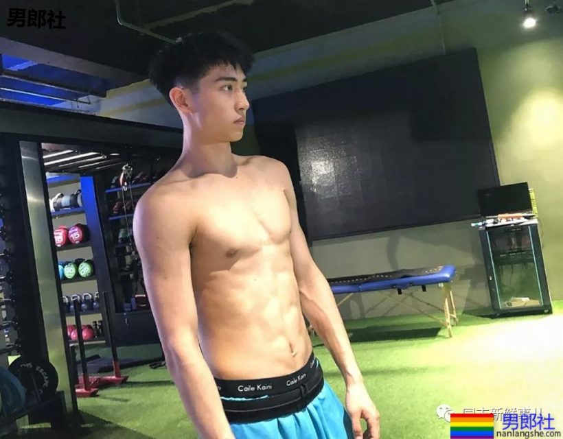 西安体院00后帅哥：193CM的校草级篮球体育生 - 51虹马