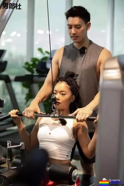 王菊的189健身教练火了,他的阳光放电肌未免也太好看了! - 51虹马 王菊的189健身教练火了,他的阳光放电肌未免也太好看了! - 51虹马