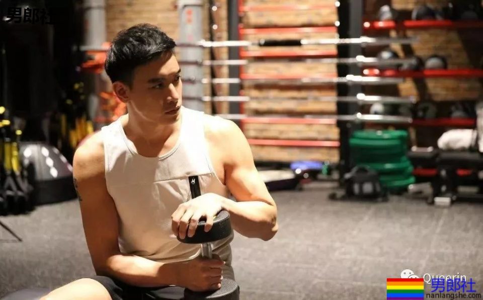 王菊的189健身教练火了,他的阳光放电肌未免也太好看了! - 51虹马 王菊的189健身教练火了,他的阳光放电肌未免也太好看了! - 51虹马