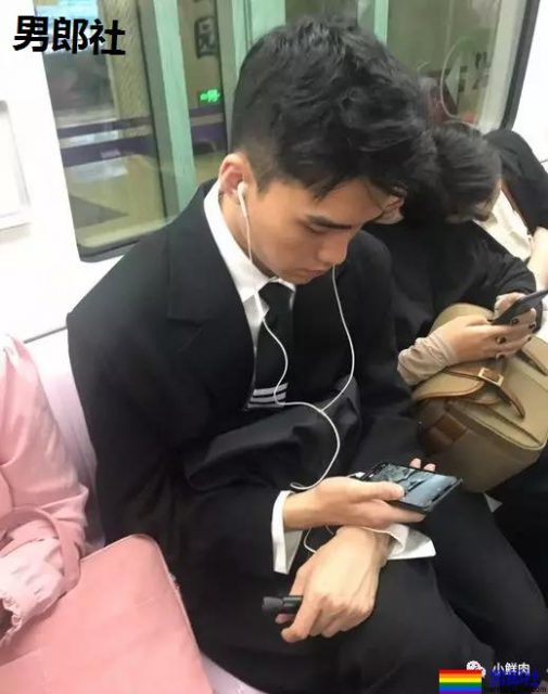 街头巷尾的野生小哥哥，这颜值这身材丝毫不输刘昊然李现？！ - 51虹马