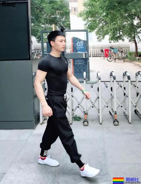 野生肌肉帅哥"食用指南"！生活中的素颜男神，我又恋爱了! - 51虹马