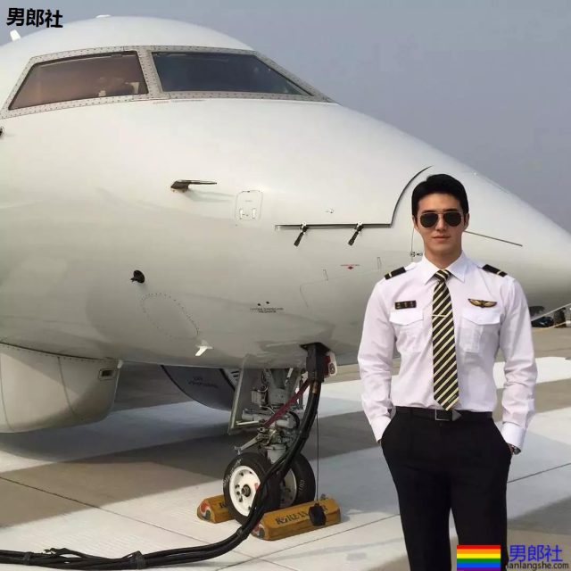 史上最帅186正装肌肉民航飞行员，下海腹肌照，我非常可以！-51虹马