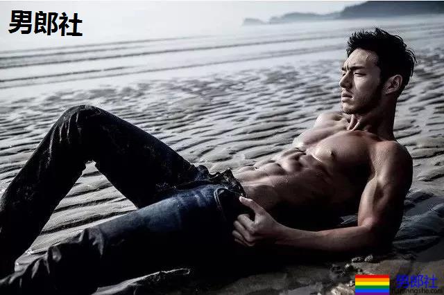 史上最帅186正装肌肉民航飞行员，下海腹肌照，我非常可以！ - 51虹马