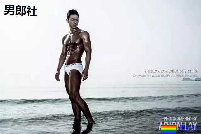 史上最帅186正装肌肉民航飞行员，下海腹肌照，我非常可以！ - 51虹马