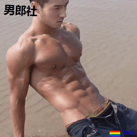 史上最帅186正装肌肉民航飞行员，下海腹肌照，我非常可以！ - 51虹马