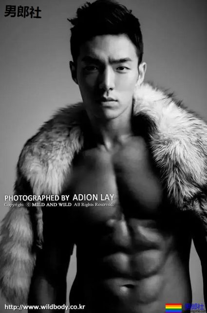 史上最帅186正装肌肉民航飞行员，下海腹肌照，我非常可以！ - 51虹马