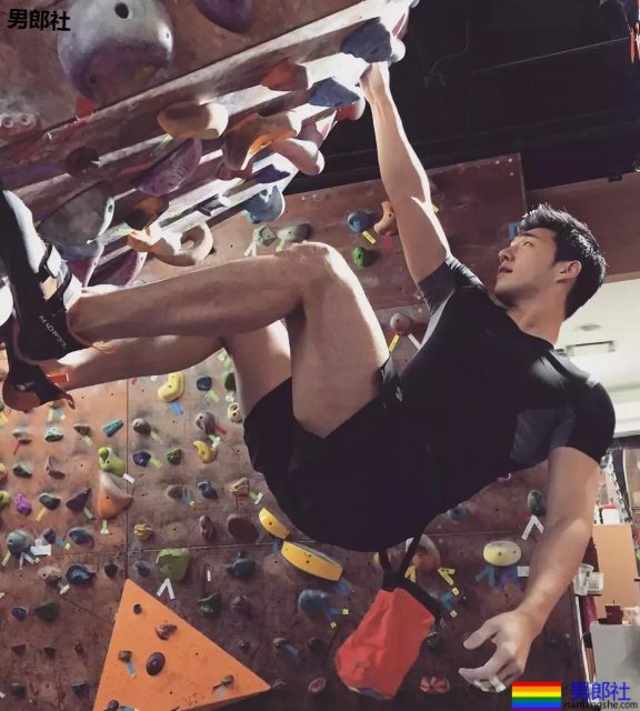 史上最帅186正装肌肉民航飞行员，下海腹肌照，我非常可以！ - 51虹马