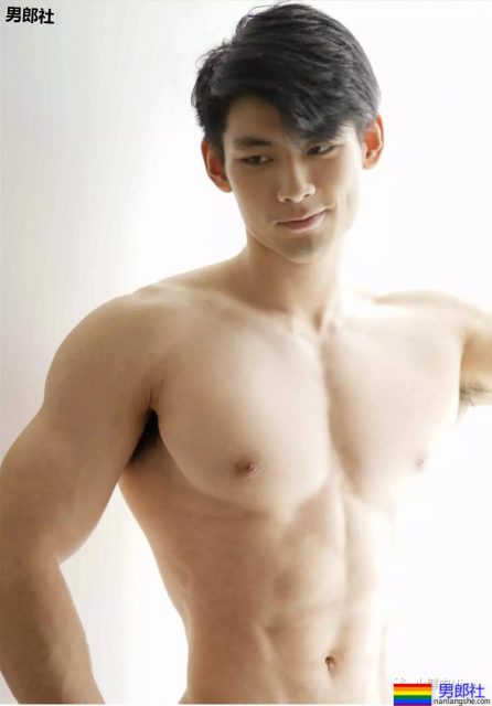 19岁体育生初次写真!天使面孔魔鬼身材 - 51虹马 19岁体育生初次写真!天使面孔魔鬼身材 - 51虹马