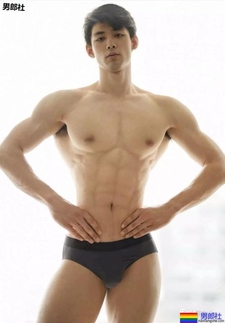 19岁体育生初次写真!天使面孔魔鬼身材 - 51虹马 19岁体育生初次写真!天使面孔魔鬼身材 - 51虹马