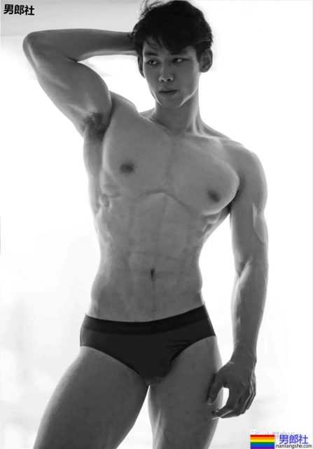 19岁体育生初次写真!天使面孔魔鬼身材 - 51虹马 19岁体育生初次写真!天使面孔魔鬼身材 - 51虹马