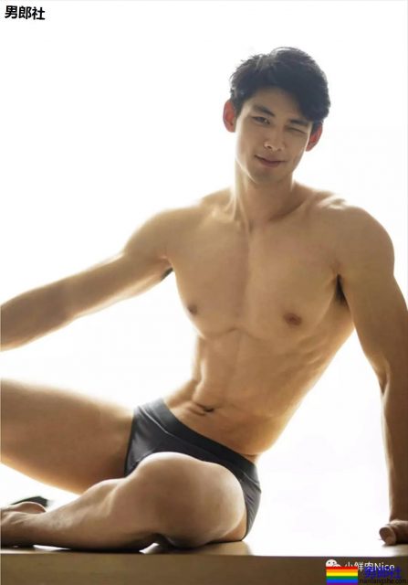 19岁体育生初次写真!天使面孔魔鬼身材 - 51虹马 19岁体育生初次写真!天使面孔魔鬼身材 - 51虹马