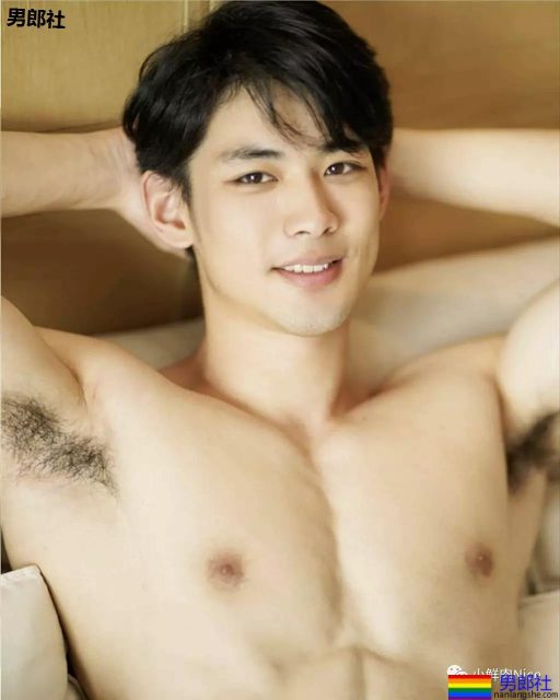 19岁体育生初次写真!天使面孔魔鬼身材 - 51虹马 19岁体育生初次写真!天使面孔魔鬼身材 - 51虹马