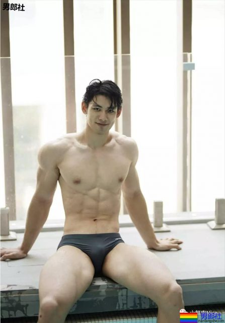 19岁体育生初次写真!天使面孔魔鬼身材 - 51虹马 19岁体育生初次写真!天使面孔魔鬼身材 - 51虹马