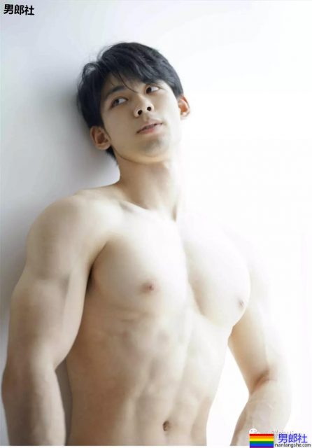 19岁体育生初次写真!天使面孔魔鬼身材 - 51虹马 19岁体育生初次写真!天使面孔魔鬼身材 - 51虹马