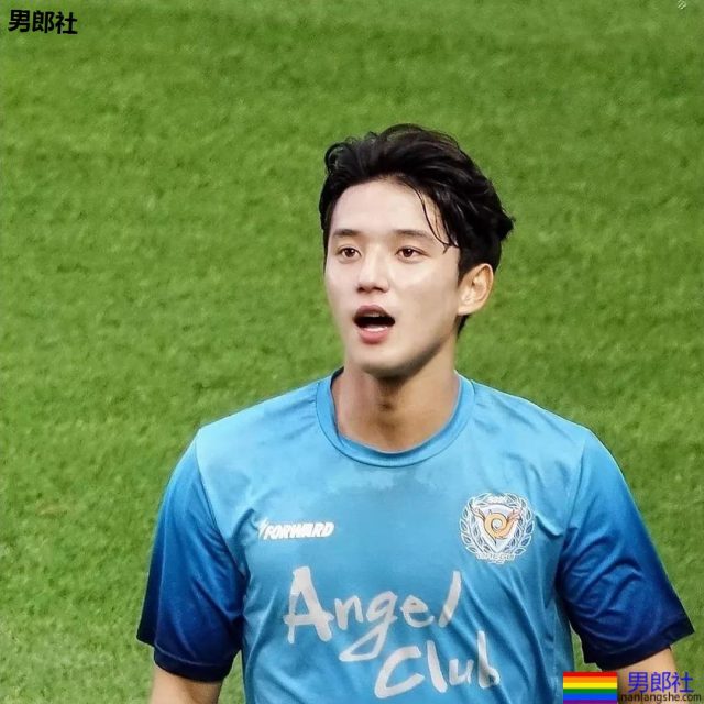 腹肌翘臀天菜足球运动员,97年体育小狼狗实力惊人! - 51虹马 腹肌翘臀天菜足球运动员,97年体育小狼狗实力惊人! - 51虹马