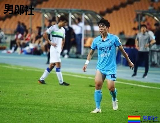 腹肌翘臀天菜足球运动员,97年体育小狼狗实力惊人! - 51虹马 腹肌翘臀天菜足球运动员,97年体育小狼狗实力惊人! - 51虹马