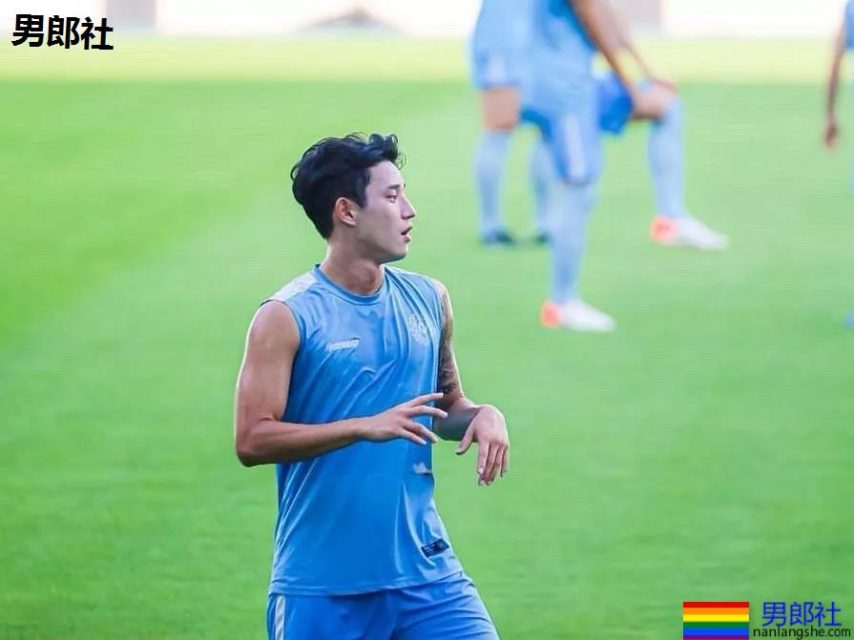 腹肌翘臀天菜足球运动员,97年体育小狼狗实力惊人! - 51虹马 腹肌翘臀天菜足球运动员,97年体育小狼狗实力惊人! - 51虹马