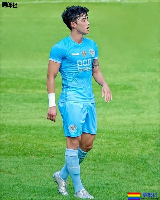 腹肌翘臀天菜足球运动员,97年体育小狼狗实力惊人! - 51虹马 腹肌翘臀天菜足球运动员,97年体育小狼狗实力惊人! - 51虹马