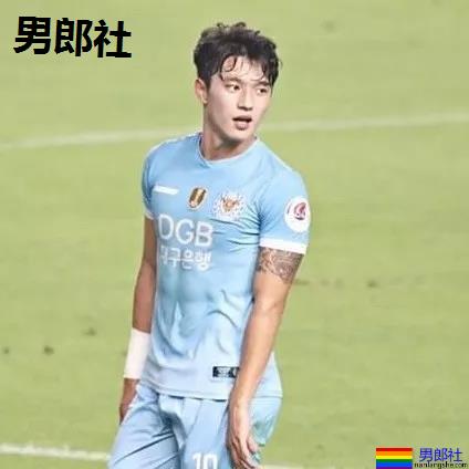 腹肌翘臀天菜足球运动员,97年体育小狼狗实力惊人! - 51虹马 腹肌翘臀天菜足球运动员,97年体育小狼狗实力惊人! - 51虹马