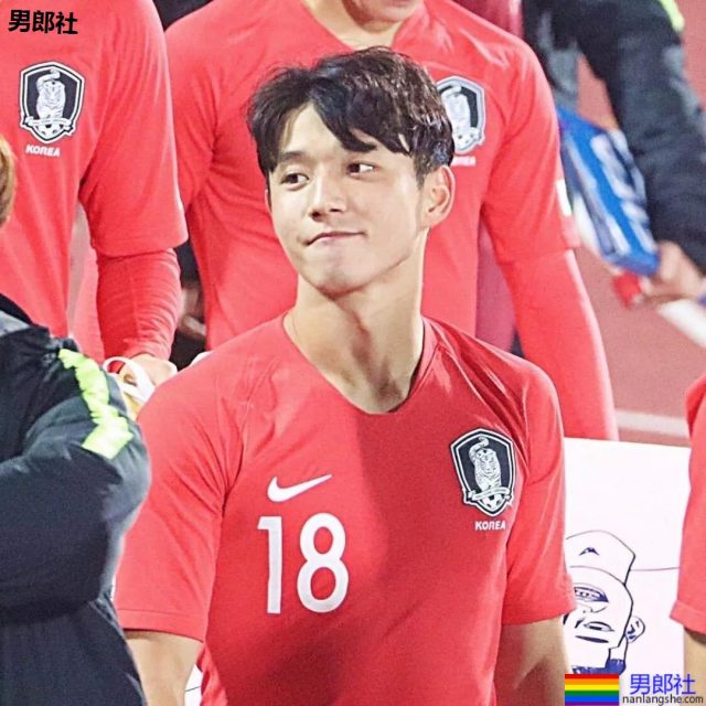 腹肌翘臀天菜足球运动员,97年体育小狼狗实力惊人! - 51虹马 腹肌翘臀天菜足球运动员,97年体育小狼狗实力惊人! - 51虹马