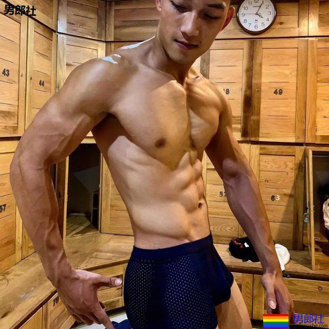 小狼狗泳裤照很大条 筋肉身材简直A爆了! - 51虹马