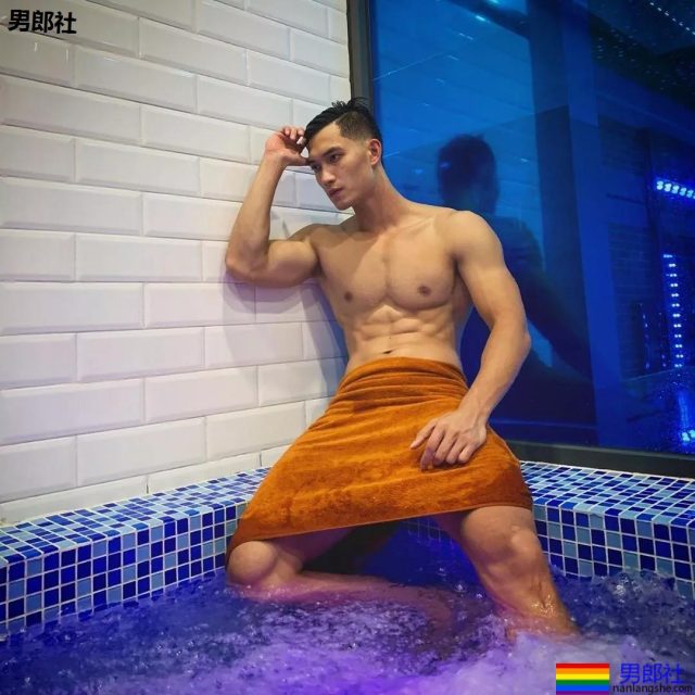 小狼狗泳裤照很大条 筋肉身材简直A爆了! - 51虹马