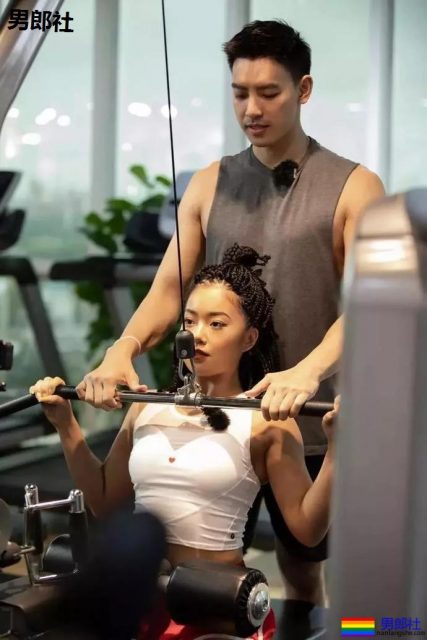 王菊189CM的肌肉健身私教，微博公开找金主爸爸？ - 51虹马