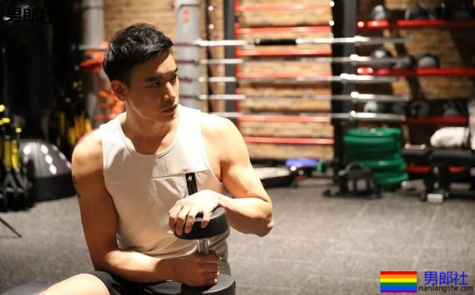 王菊189CM的肌肉健身私教，微博公开找金主爸爸？ - 51虹马