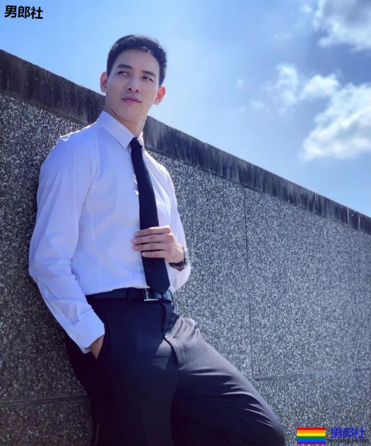 王菊189CM的肌肉健身私教，微博公开找金主爸爸？ - 51虹马